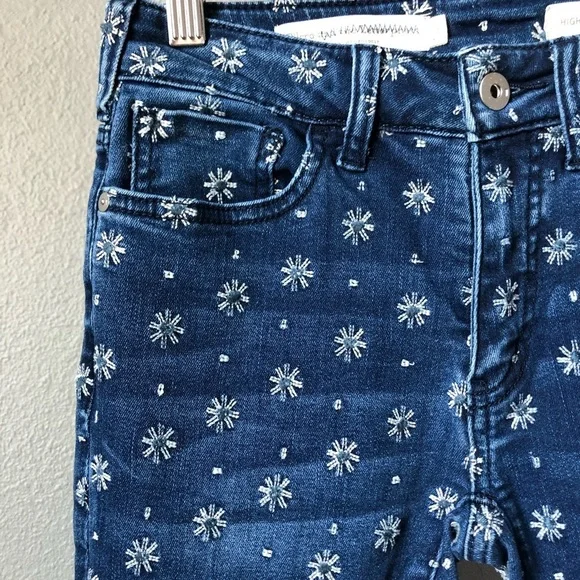 {ANTHRO} Pilcro bootcut embroidered jeans - Picture 3 of 9